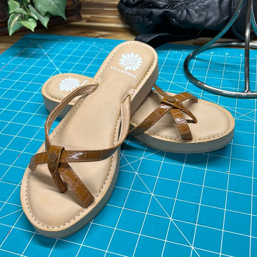 NWOT Yellow Box sandals 10 medium